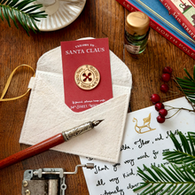 PRE-ORDER / The 34th Street Golden Santa Button