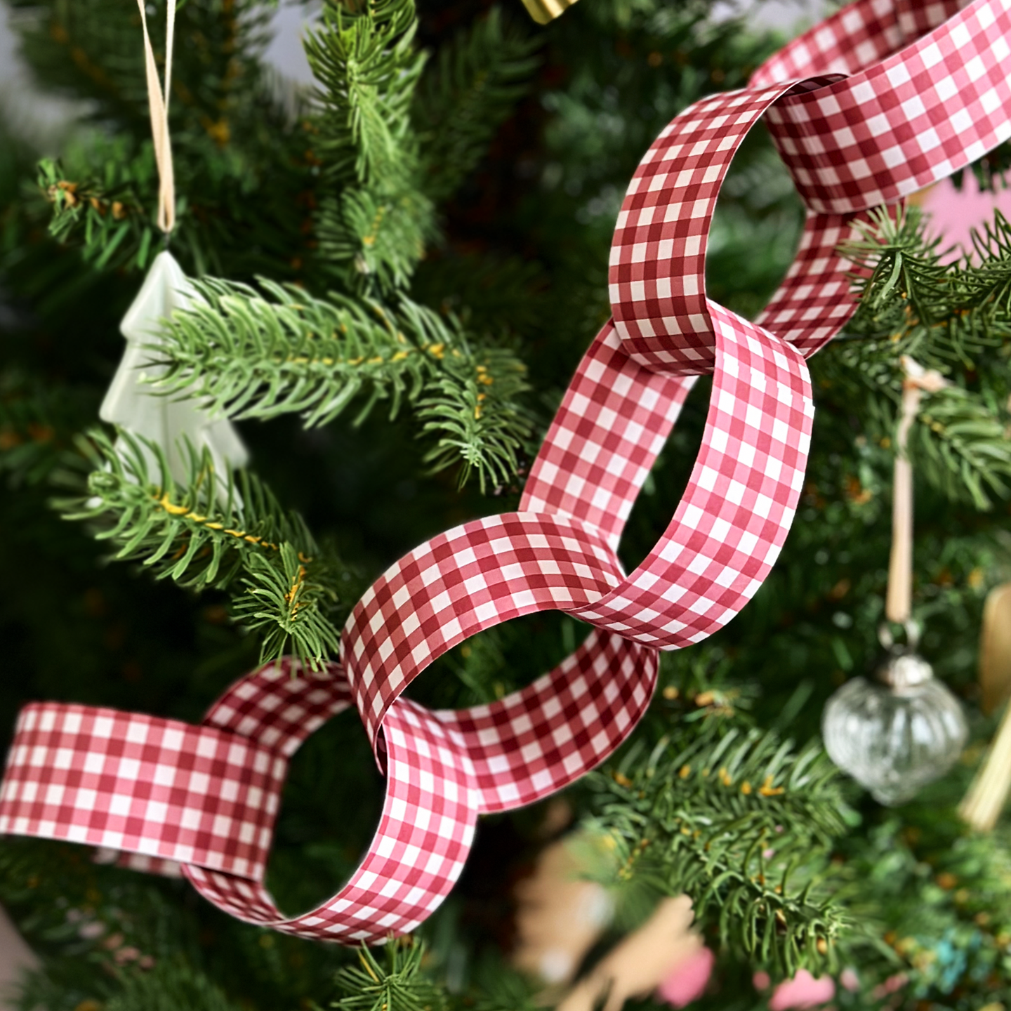 Red Gingham Christmas Paper Chains Garland Kit