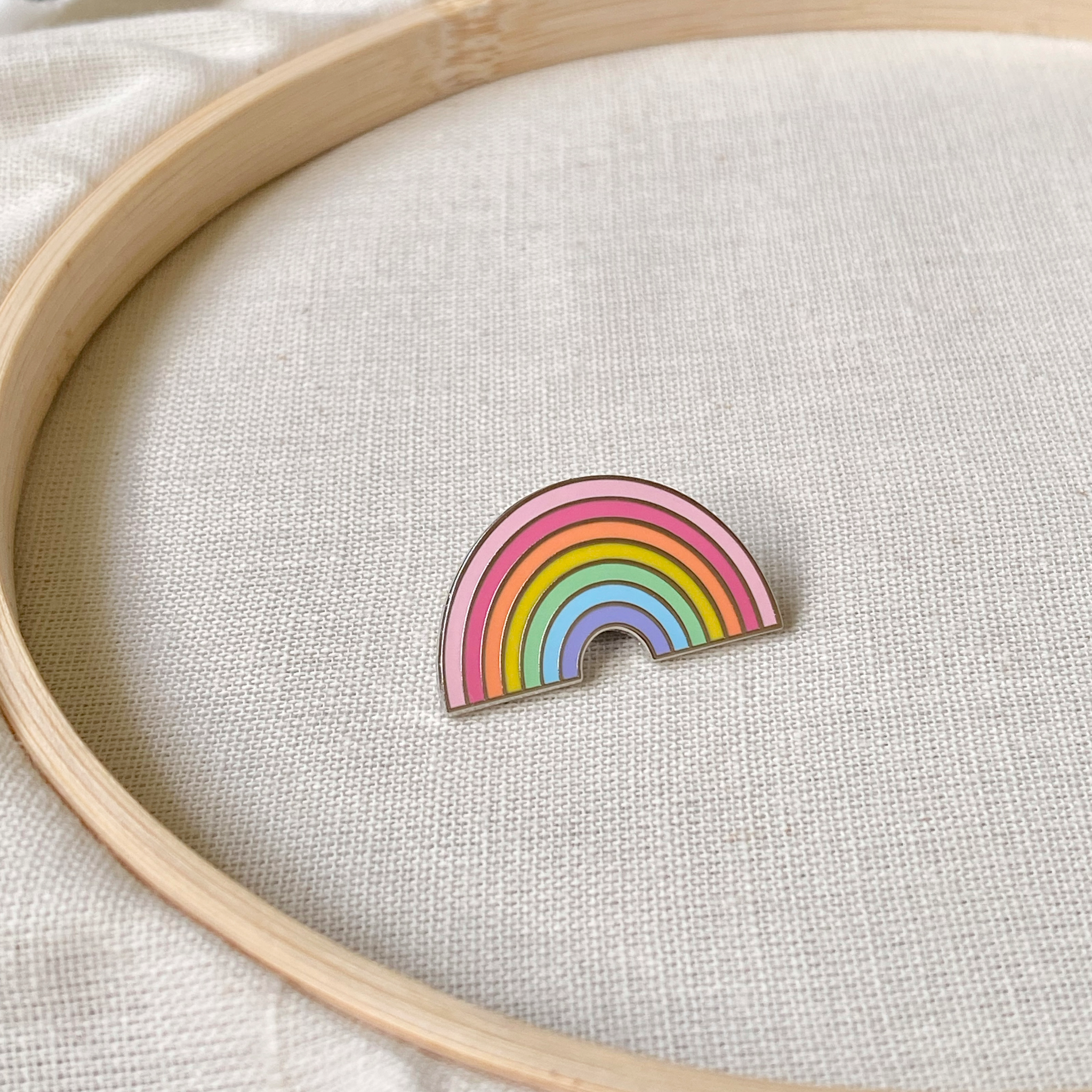 Made a little pastel rainbow badge from embroidery thread. : r/crochet